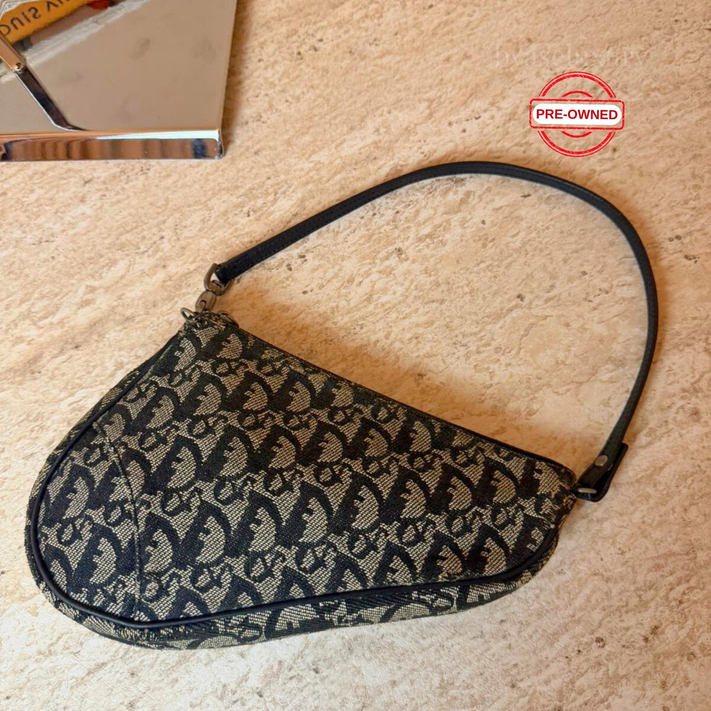 Dior Saddle Oblique Canvas Çanta – Pre-Owned | İkonik Tasarım