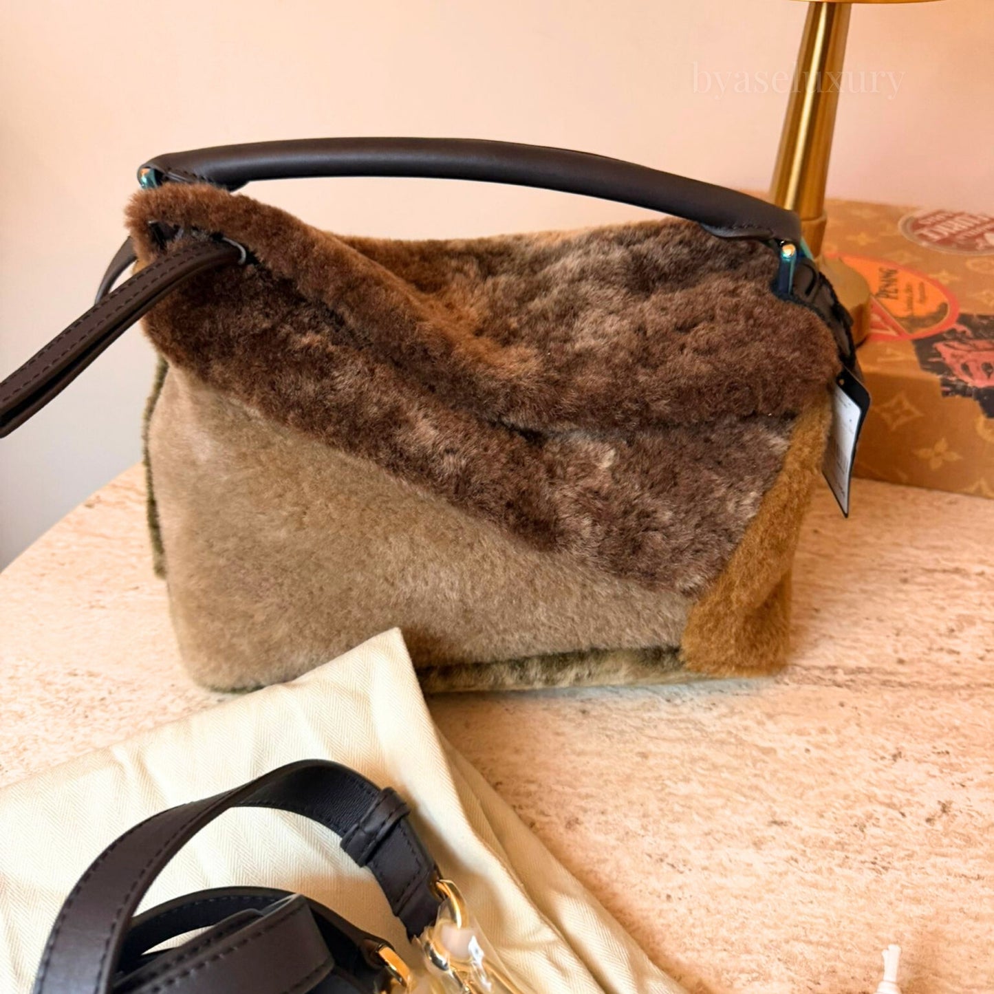 Loewe Puzzle Shearling Çanta | Limited Edition