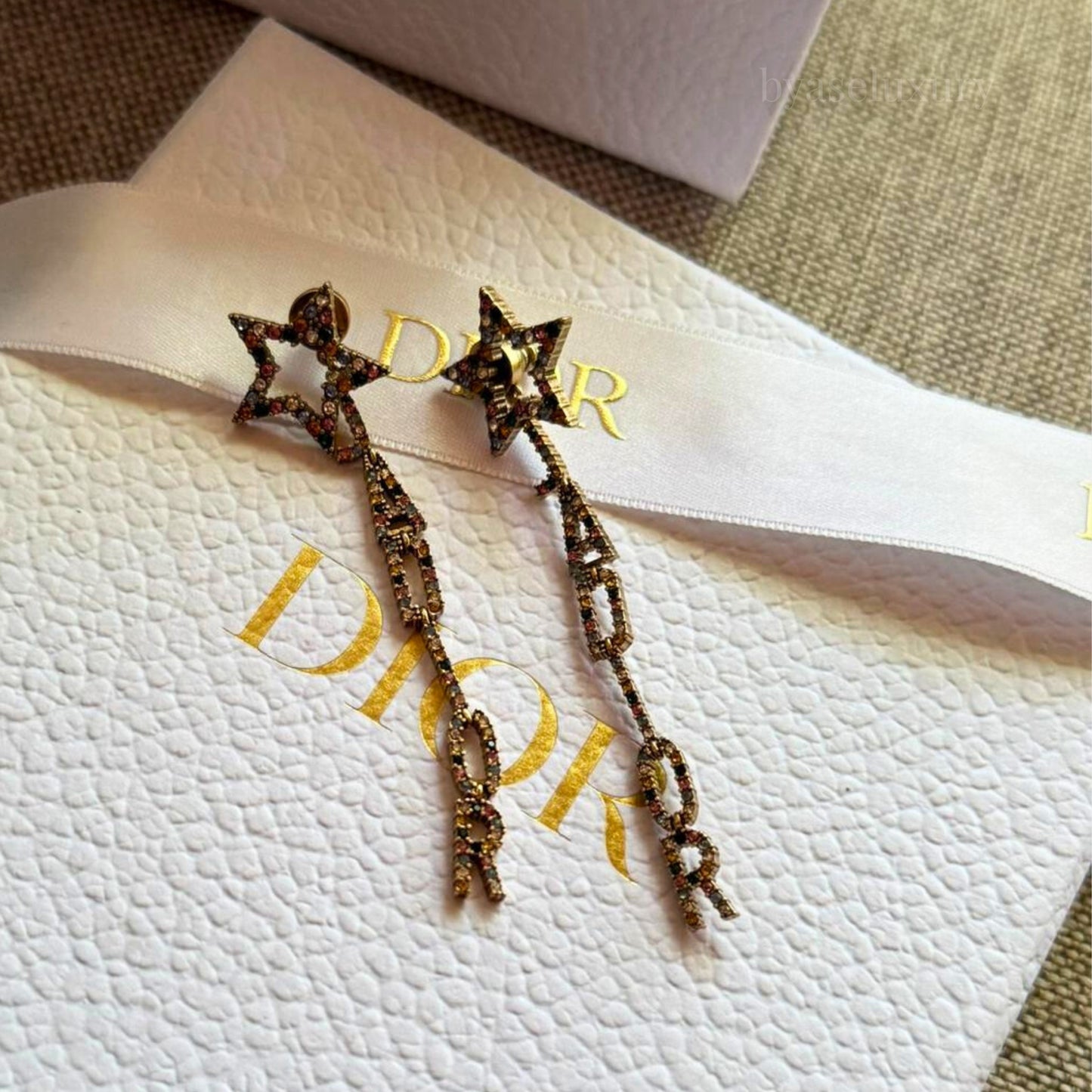 Dior Yıldız Motifli Taşlı Uzun Küpe