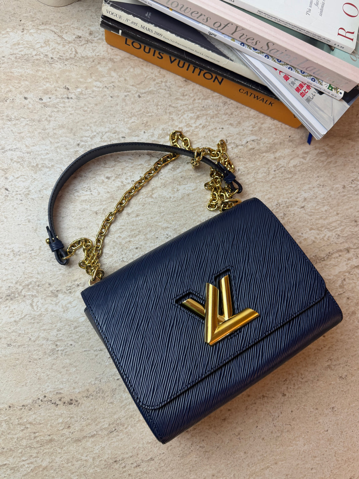 Louis Vuitton Twist Koyu Lacivert Deri Gold Zincir Askılı Çanta