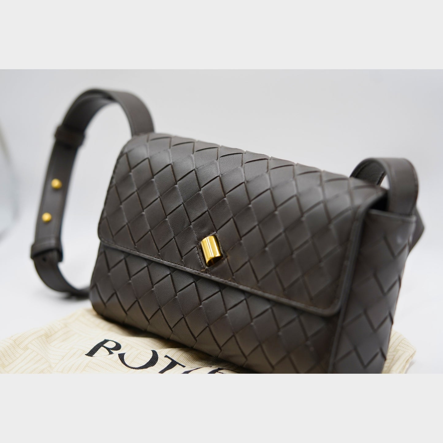 Bottega Veneta Intrecciato Deri Omuz Çantası – Kahverengi