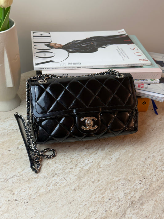 Chanel Mini Flap Siyah Rugan Zincir Askılı Çanta