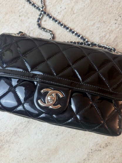Chanel Mini Flap Siyah Rugan Zincir Askılı Çanta