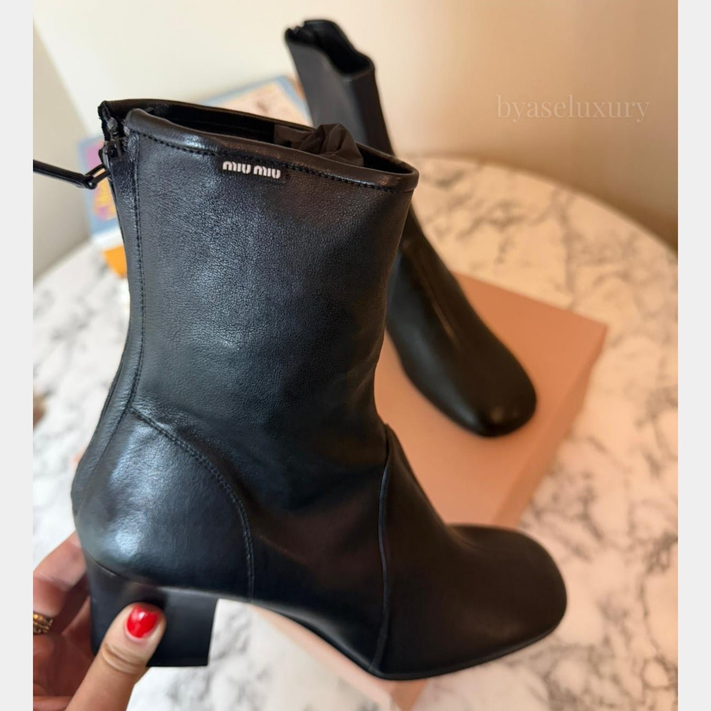 Miu Miu Siyah Deri Topuklu Bot – 38 Numara