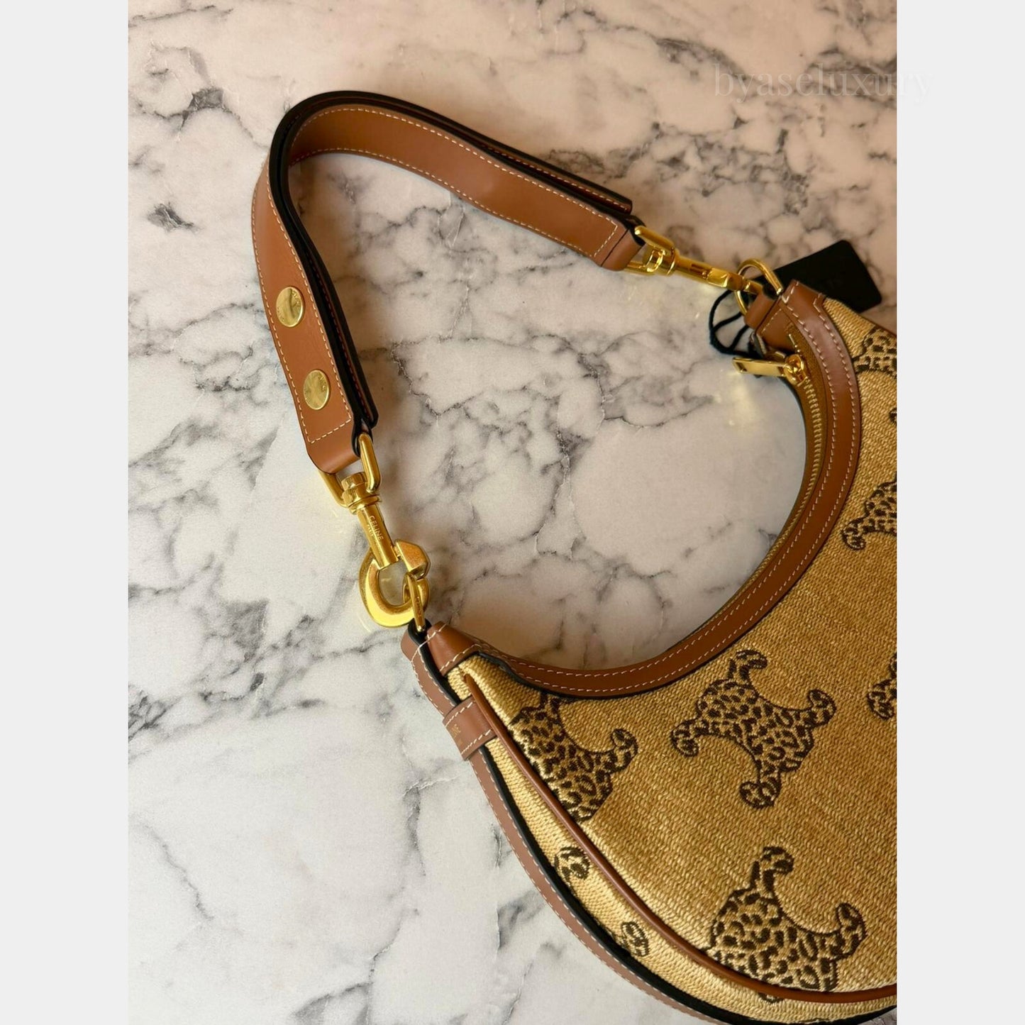 Celine Triomphe Ava Strap Medium Çanta