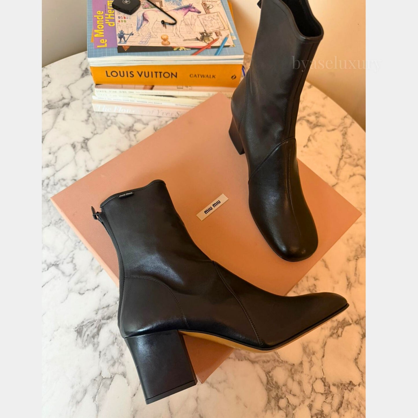 Miu Miu Siyah Deri Topuklu Bot – 38 Numara