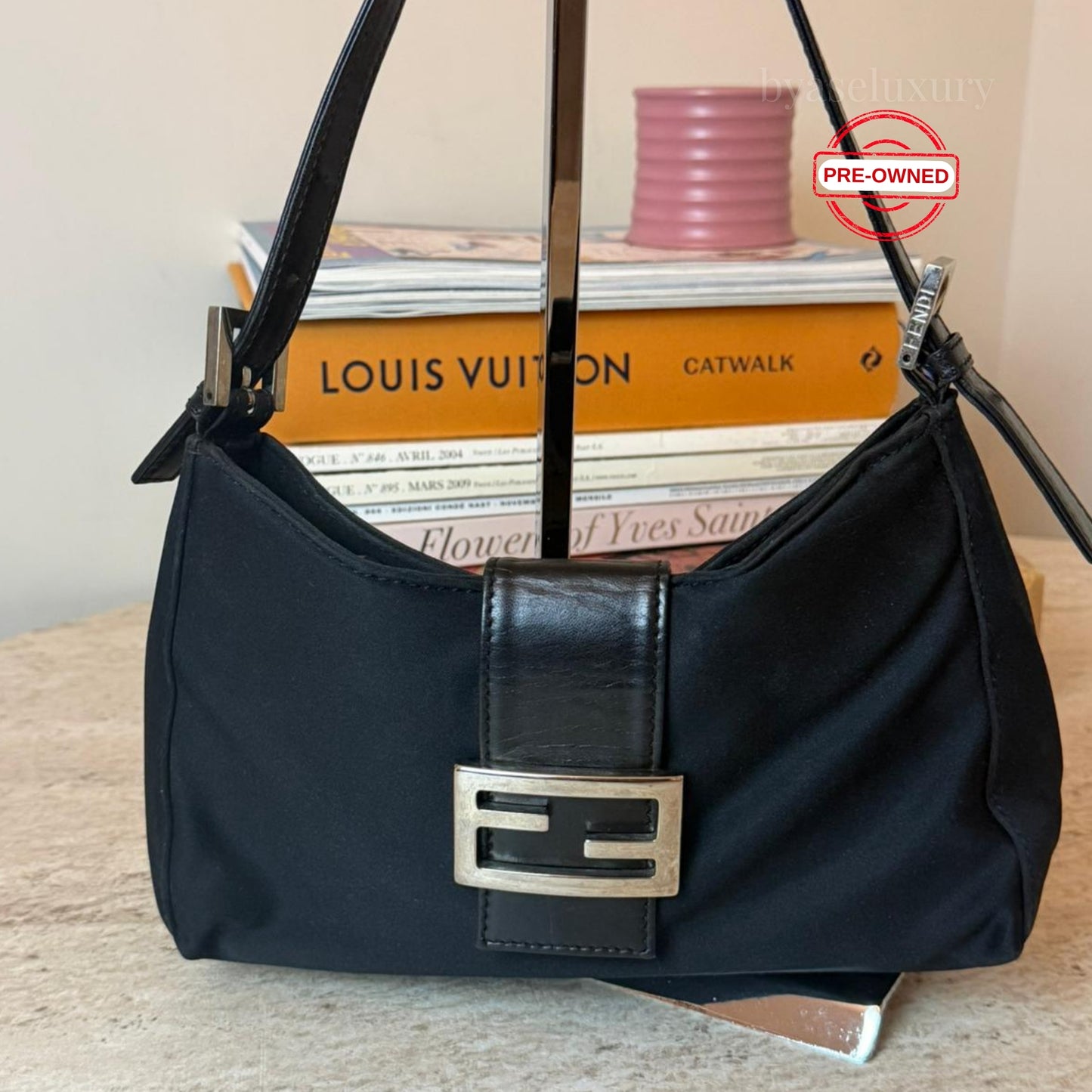 Fendi Siyah Omuz Çantası – Minimal İkon | Pre-Owned