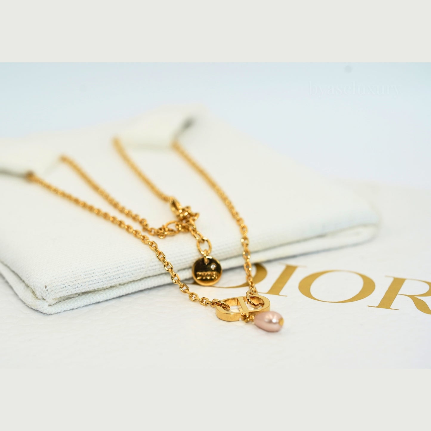 Dior Gold İnci Detaylı Kolye