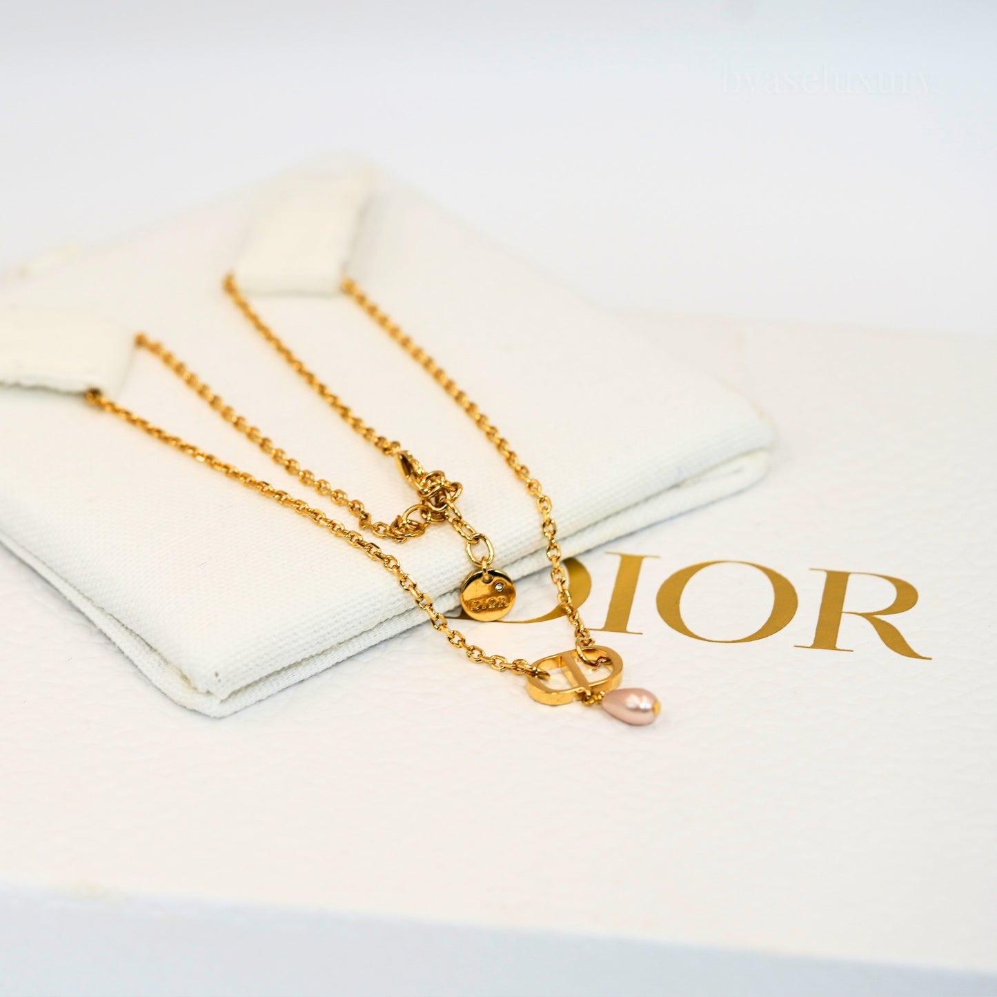 Dior Gold İnci Detaylı Kolye