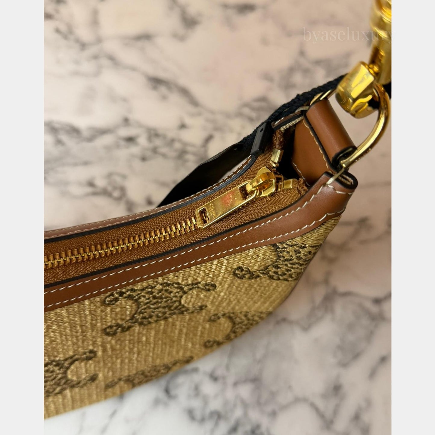 Celine Triomphe Ava Strap Medium Çanta