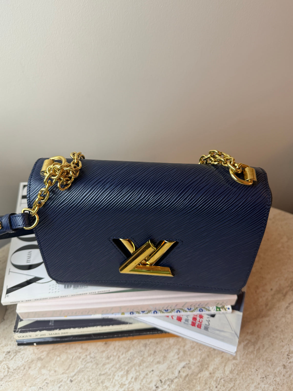 Louis Vuitton Twist Koyu Lacivert Deri Gold Zincir Askılı Çanta
