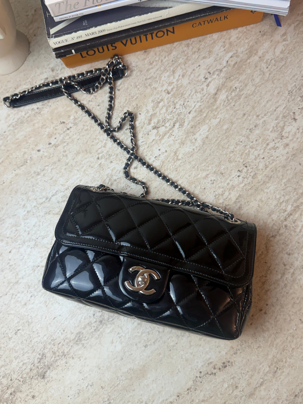 Chanel Mini Flap Siyah Rugan Zincir Askılı Çanta