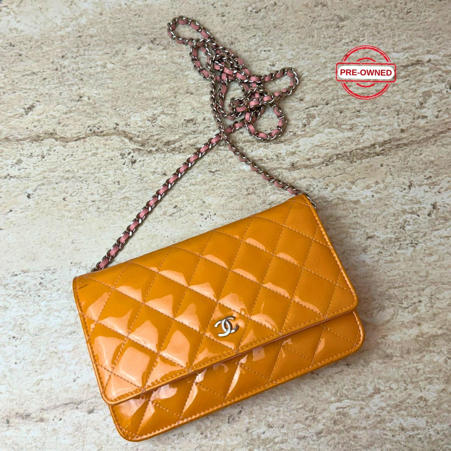 Chanel Wallet on Chain (WOC) Orange Patent Leather Çanta – Pre-Owned