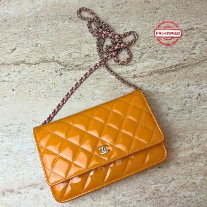 Chanel Wallet on Chain (WOC) Orange Patent Leather Çanta – Pre-Owned