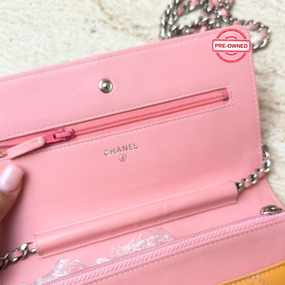 Chanel Wallet on Chain (WOC) Orange Patent Leather Çanta – Pre-Owned
