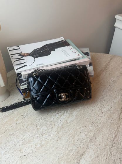 Chanel Mini Flap Siyah Rugan Zincir Askılı Çanta