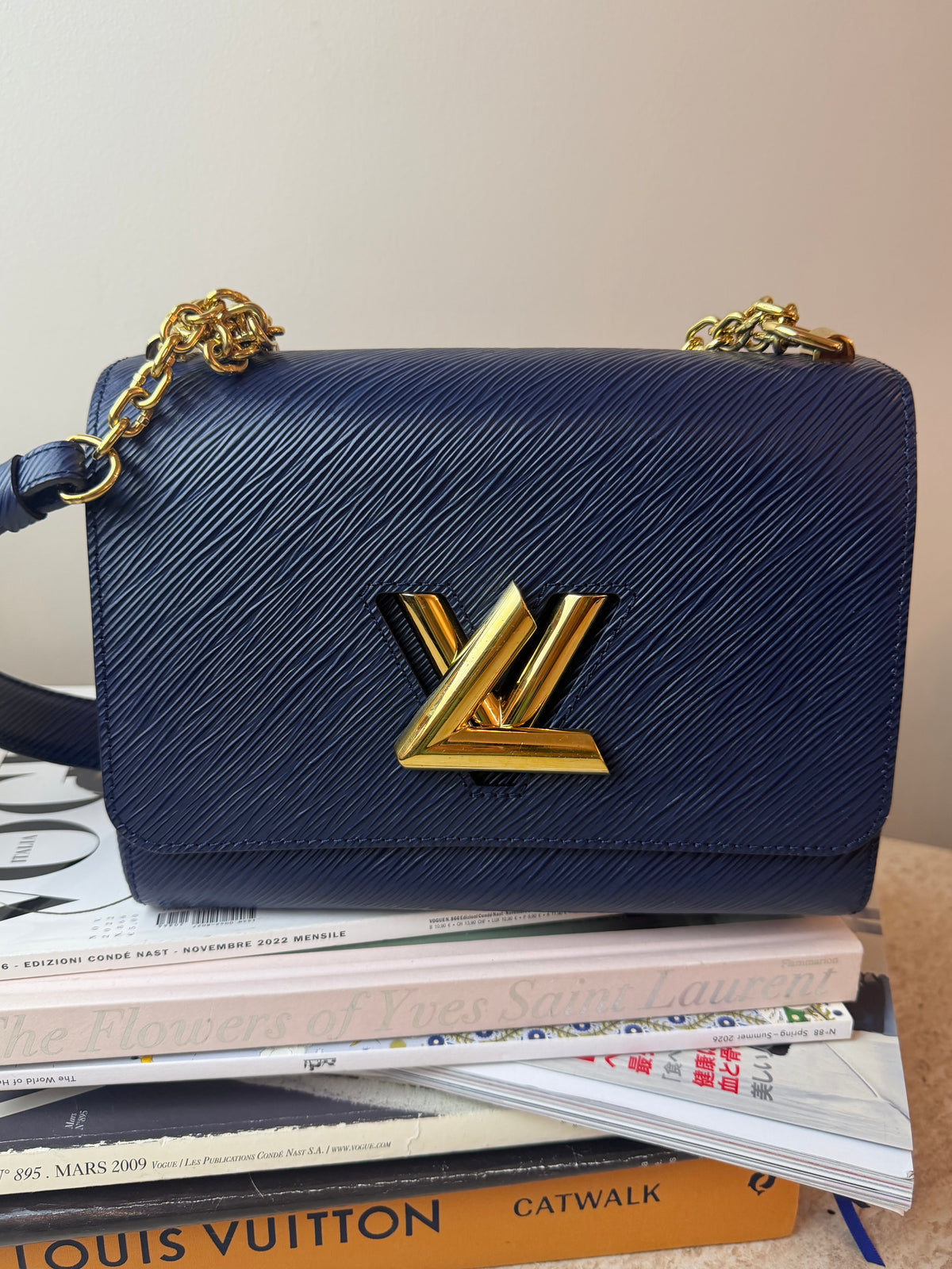 Louis Vuitton Twist Koyu Lacivert Deri Gold Zincir Askılı Çanta