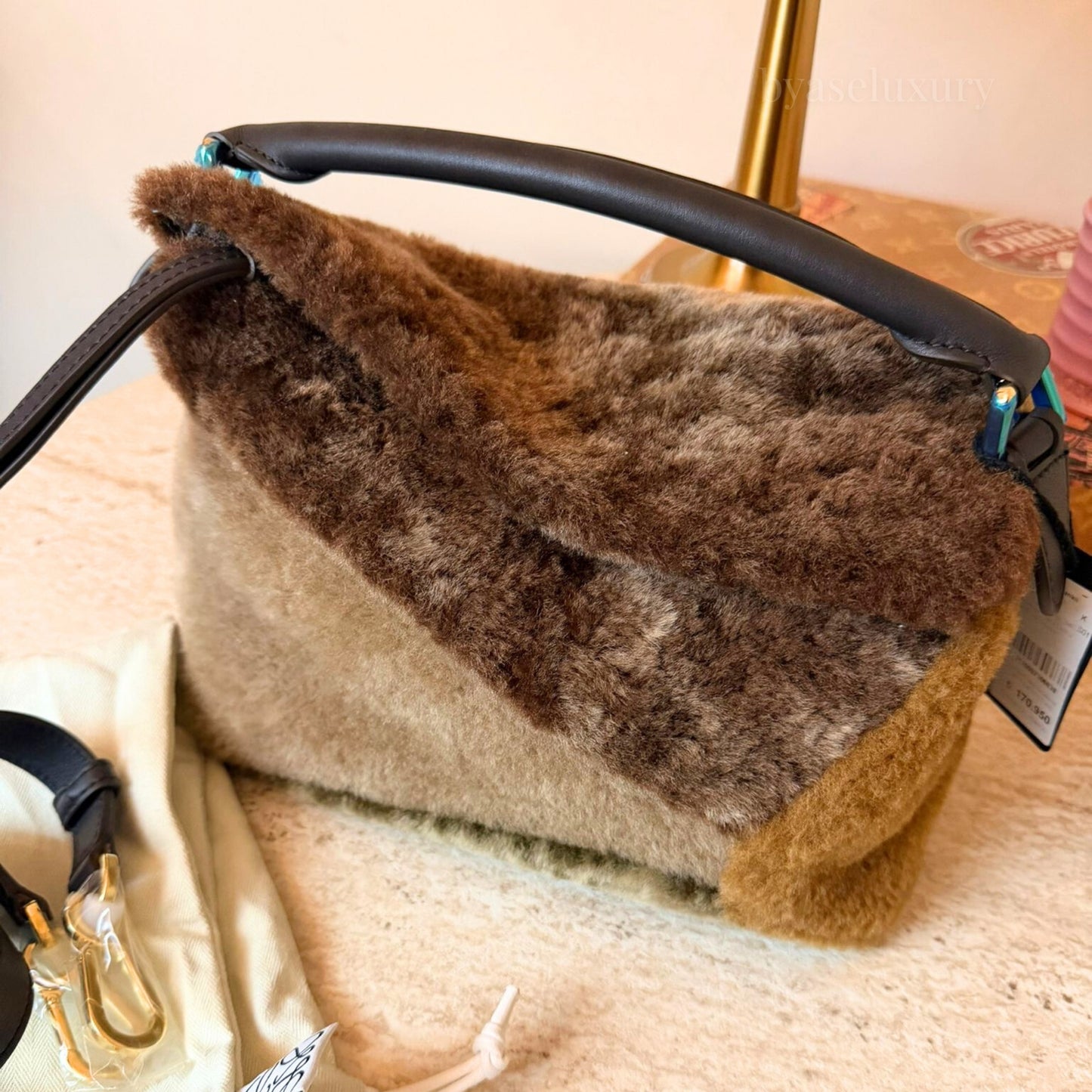 Loewe Puzzle Shearling Çanta | Limited Edition
