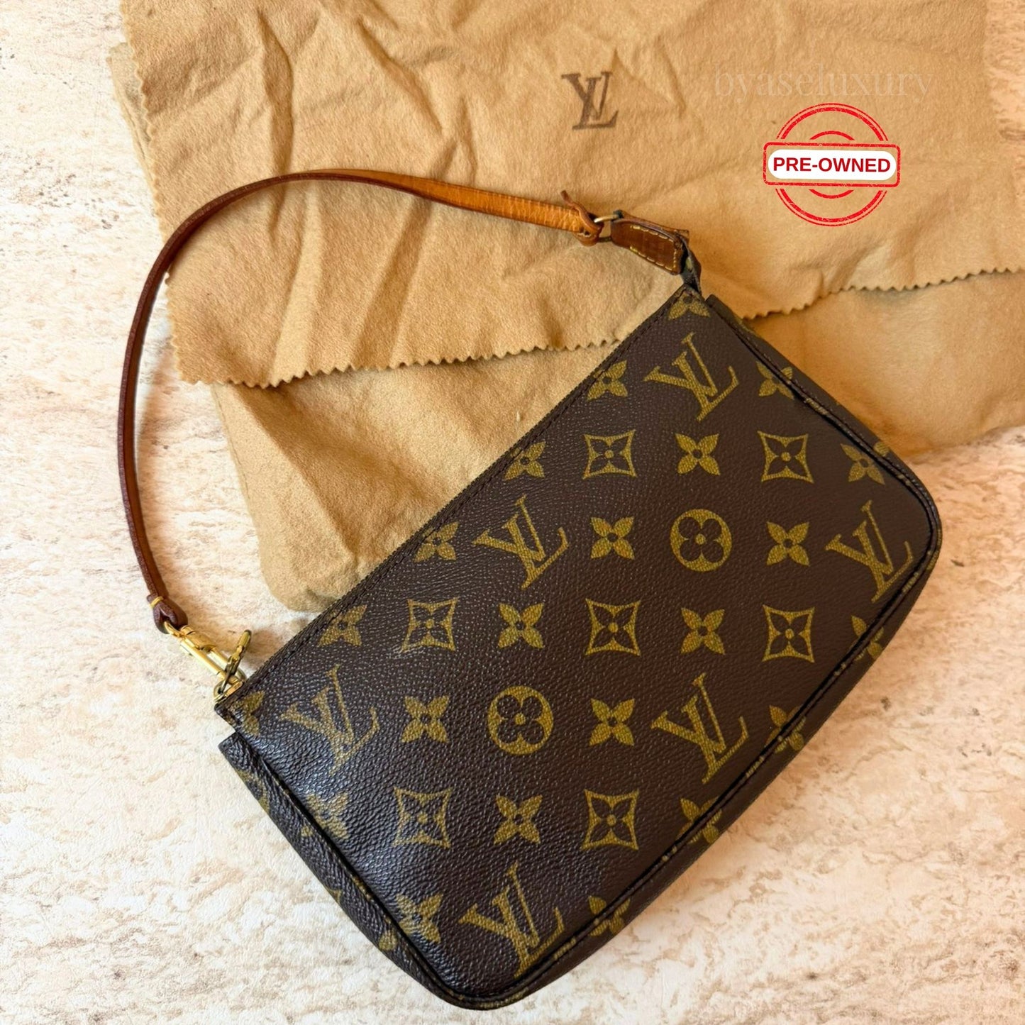 Louis Vuitton Pochette Accessoires Monogram Çanta – Pre-Owned