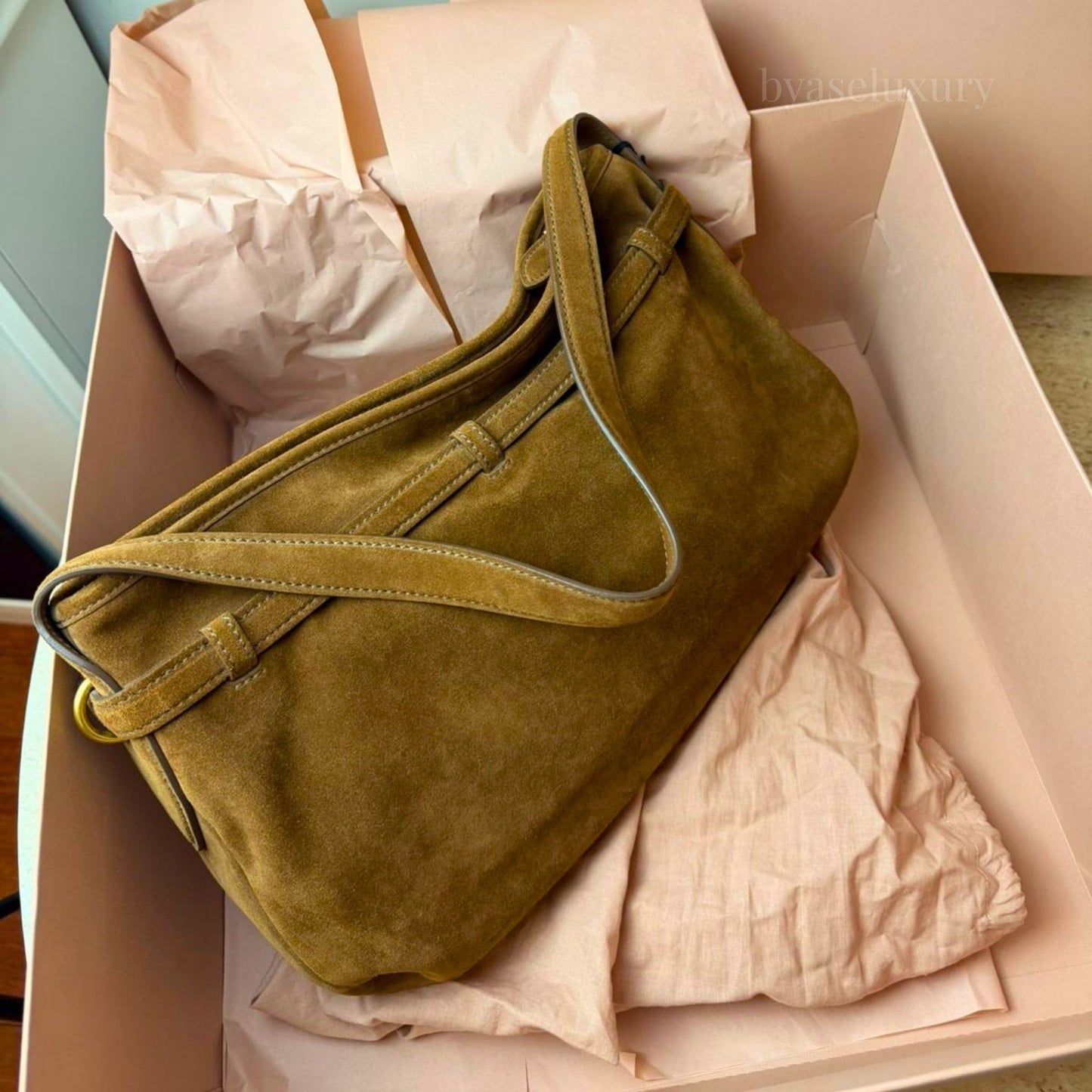 Miu Miu Aventure Süet Omuz Çantası Camel