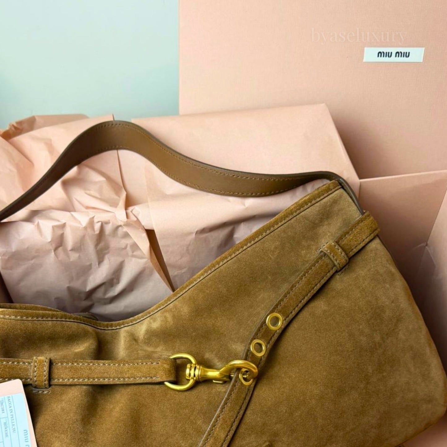 Miu Miu Aventure Süet Omuz Çantası Camel