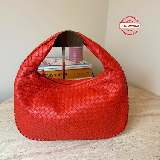Bottega Veneta Intrecciato Kırmızı Hobo Çanta – Pre-Owned