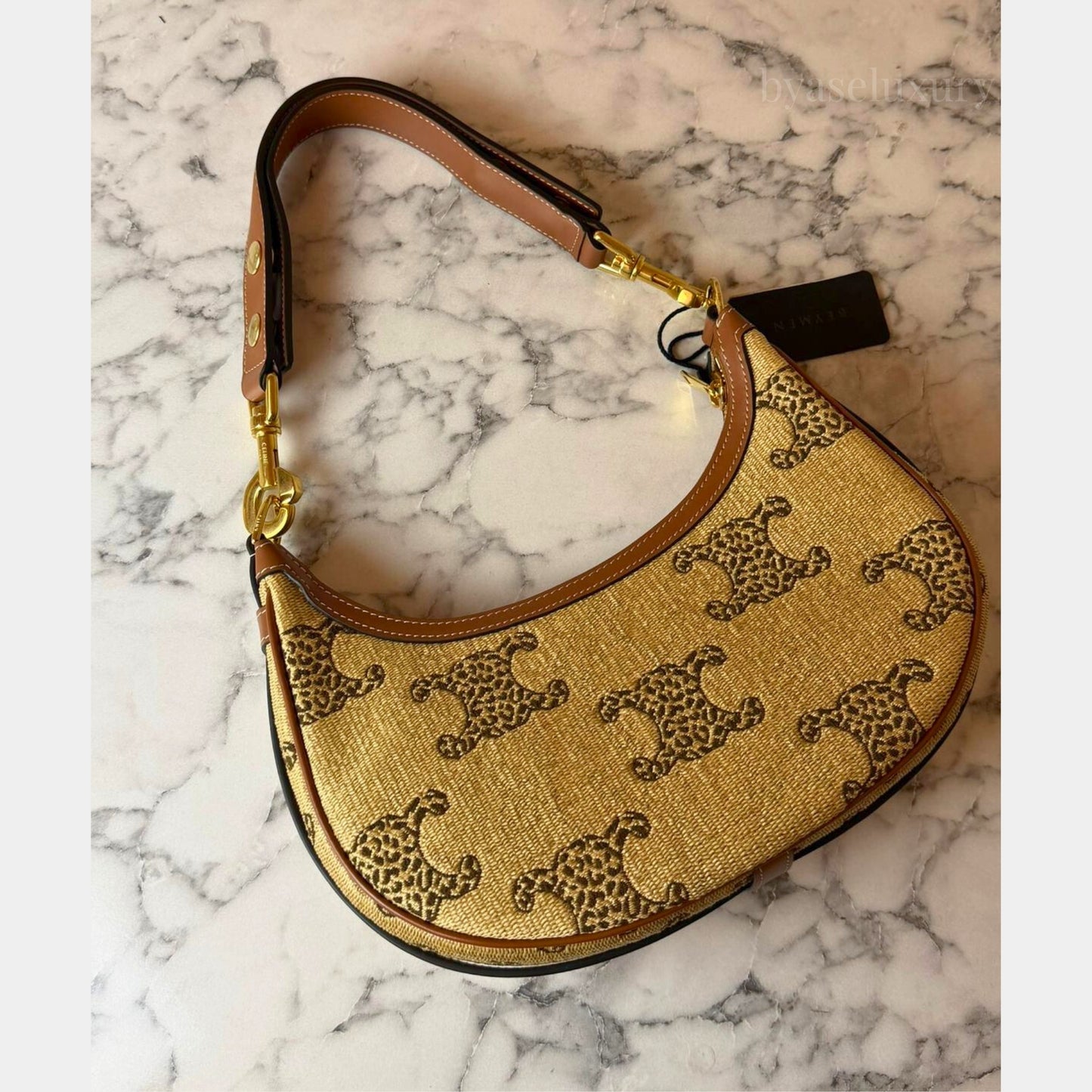 Celine Triomphe Ava Strap Medium Çanta