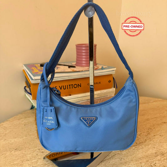 Prada Nylon Omuz Çantası – İkonik Minimal Tasarım | Pre-Owned