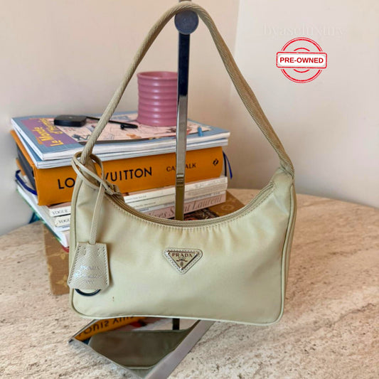 Prada Re-Edition Nylon Çanta – Pre-Owned