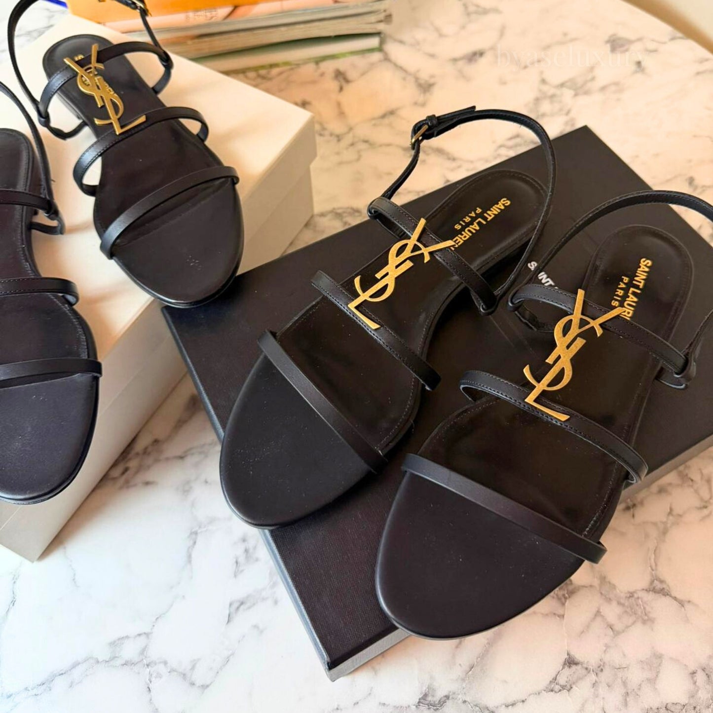 Saint Laurent YSL Logo Detaylı Siyah Deri Sandalet - 40 Numara